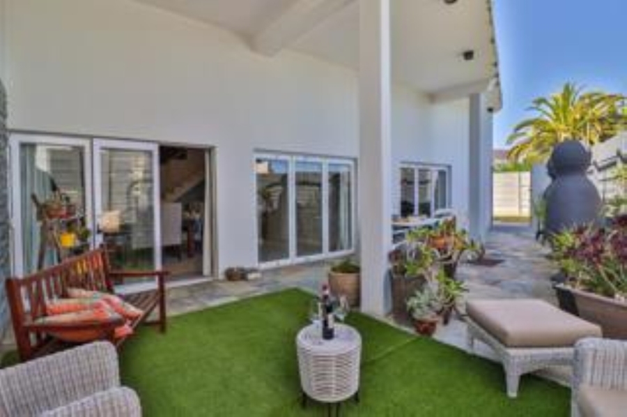 5 Bedroom Property for Sale in Van Riebeeckstrand Western Cape